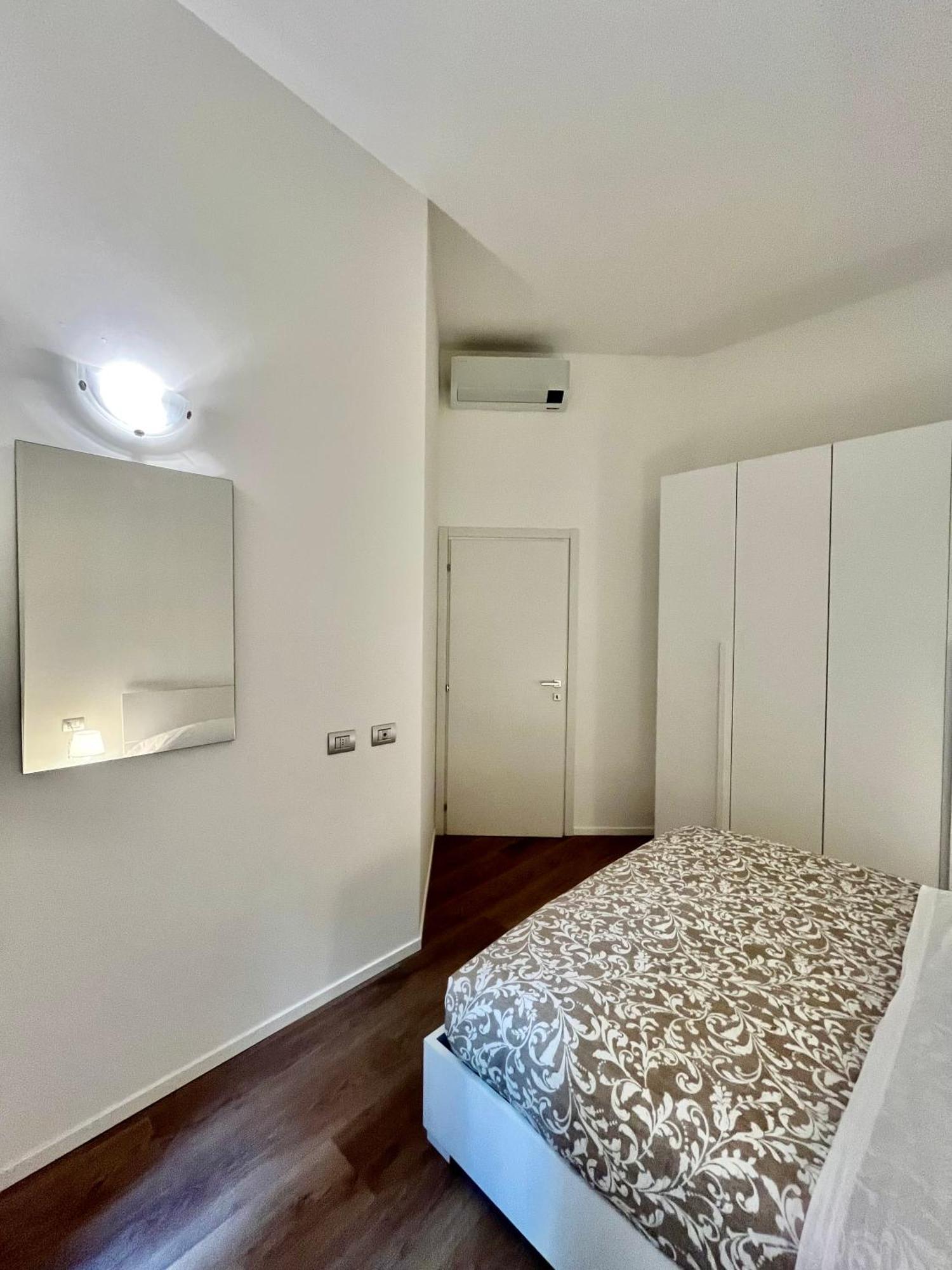 Central Side Apartment Milano Eksteriør bilde