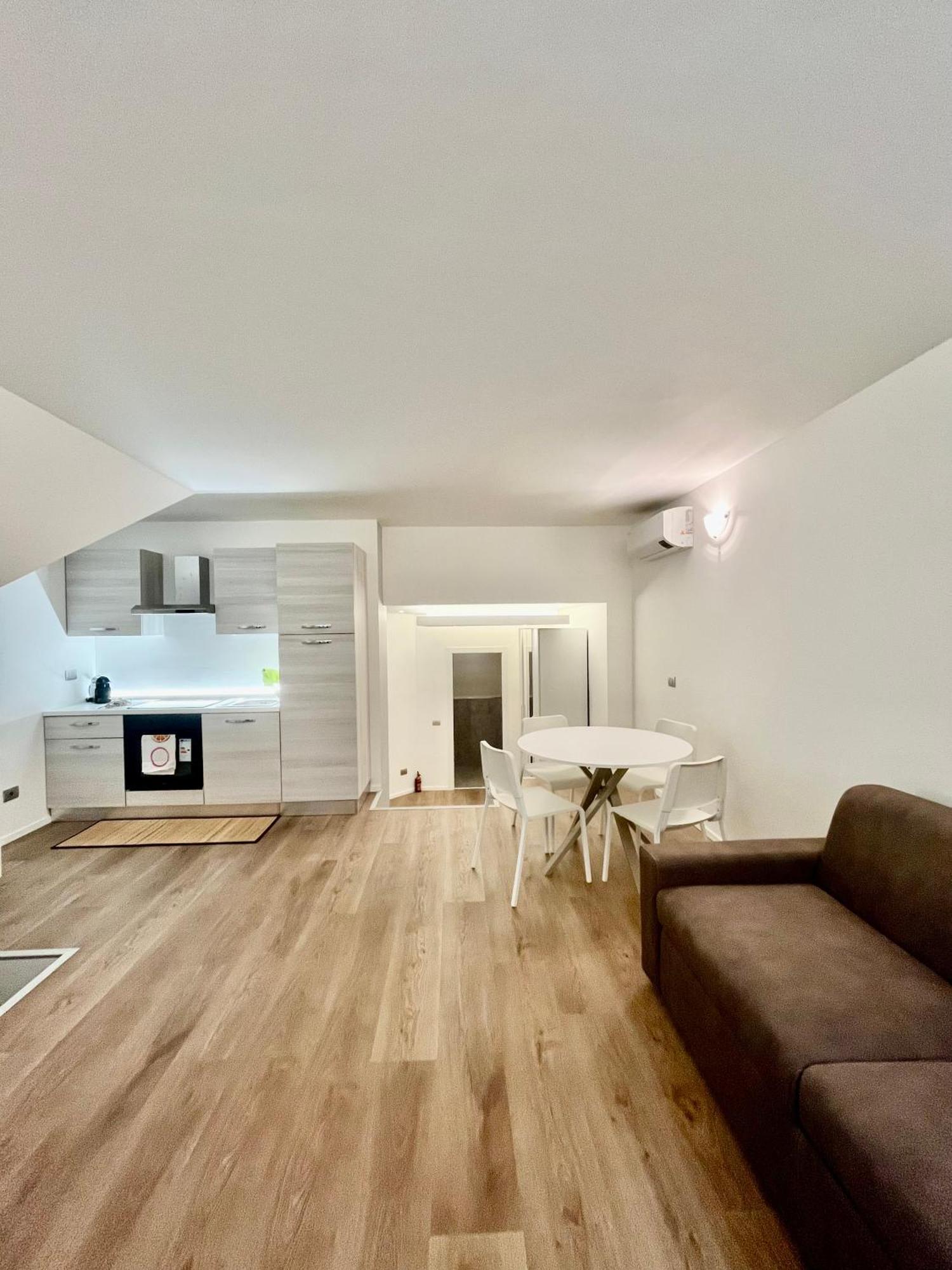 Central Side Apartment Milano Eksteriør bilde